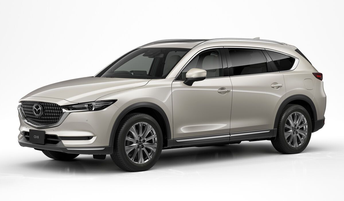 Mazda CX-8 Exclusive Mode відрізняється іншим малюнком облицювання радіатора