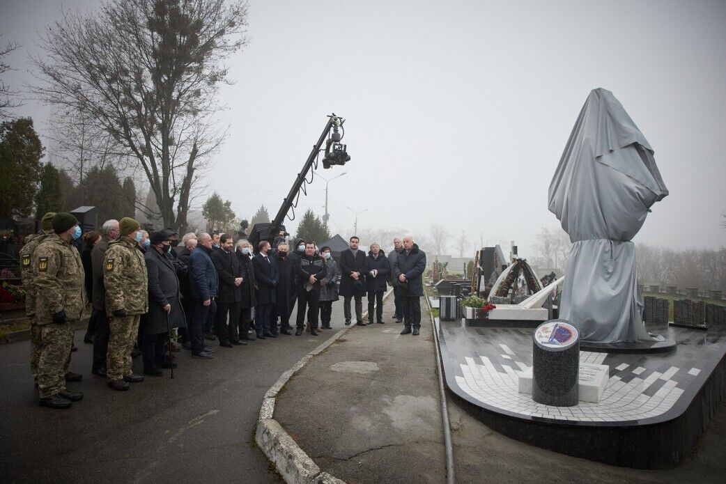 Открытие памятника Каденюку