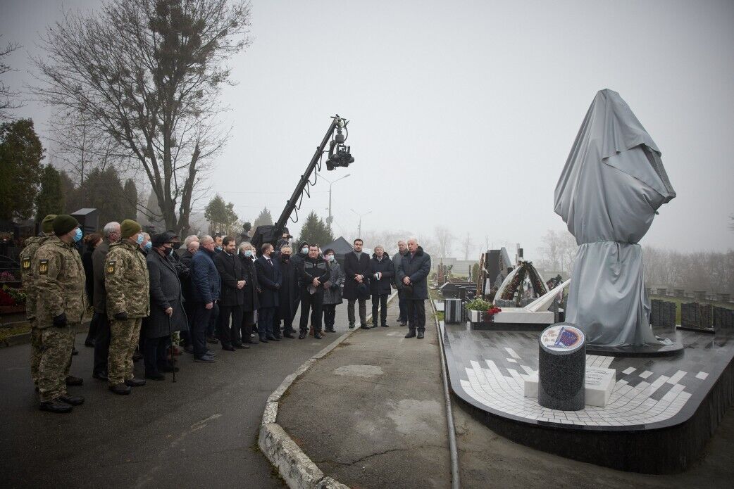 Відкриття пам'ятника Каденюку