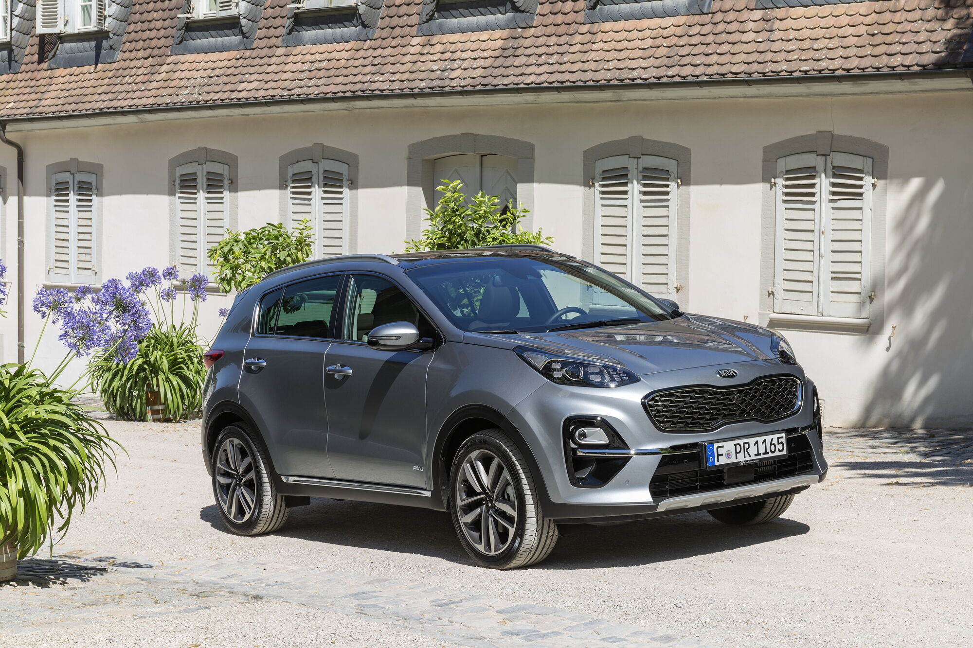 Kia Sportage зовсім небагато поступилися лідерам і посів третю сходинку рейтингу бестселерів