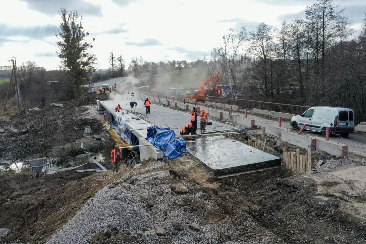 Укравтодор в рамках текущего среднего ремонта обновлял не только дорожное покрытие всех объектов, но и предусматривал меры безопасности на новых дорогах