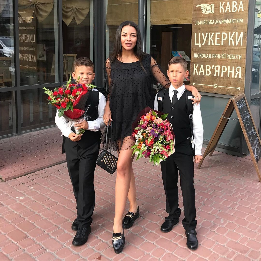 Полина Ололо с сыновьями