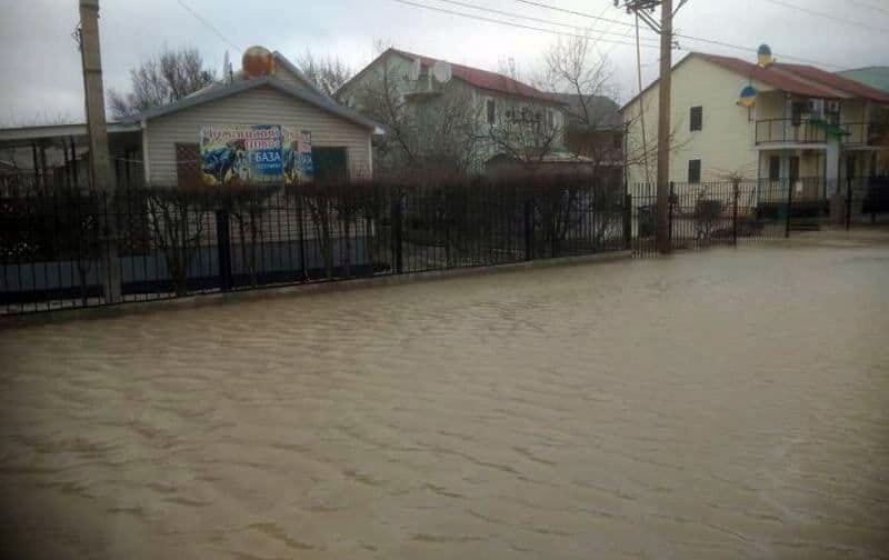 Стихія вируватиме в курортному містечку на Запоріжжі ще кілька днів.