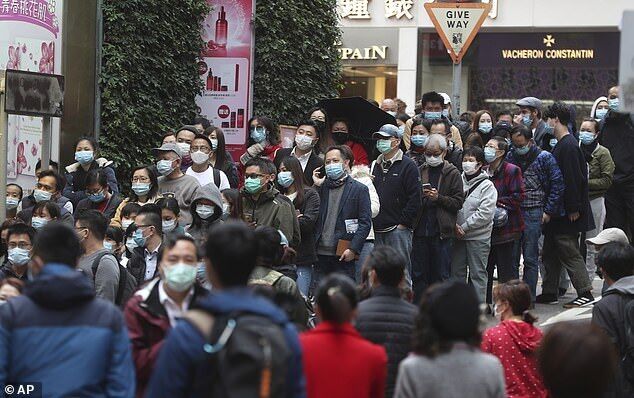 Очередь за масками в Гонконге
