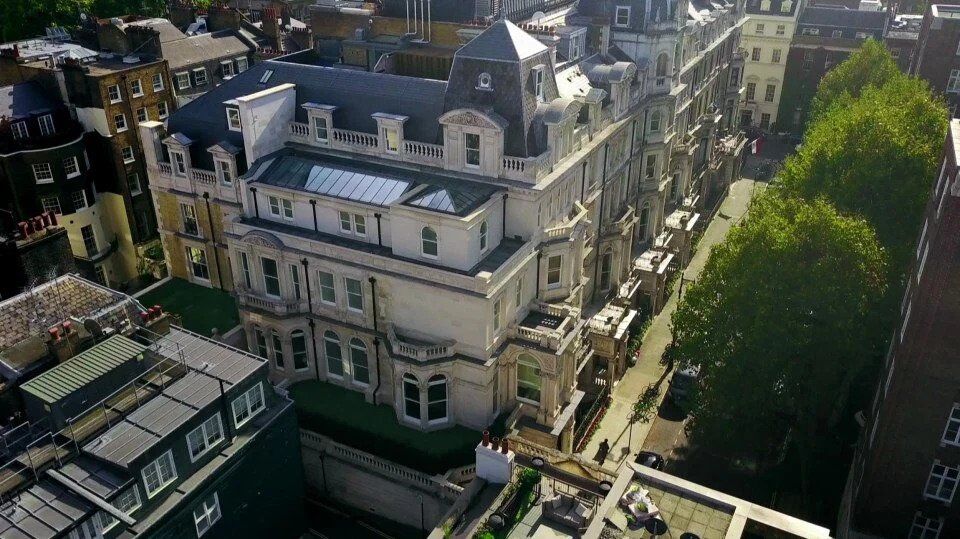 Мільярдер вперше показав найдорожчий будинок в Європі: як виглядає