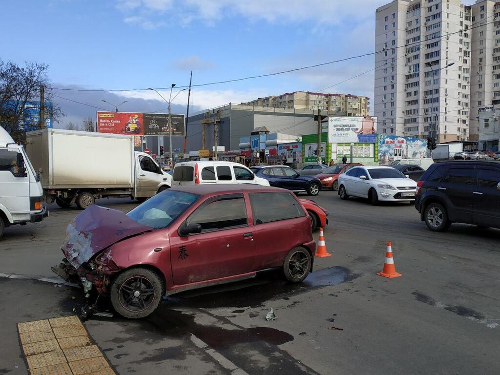 в Одесі сталася ДТП за участю автомобіля "швидкої"