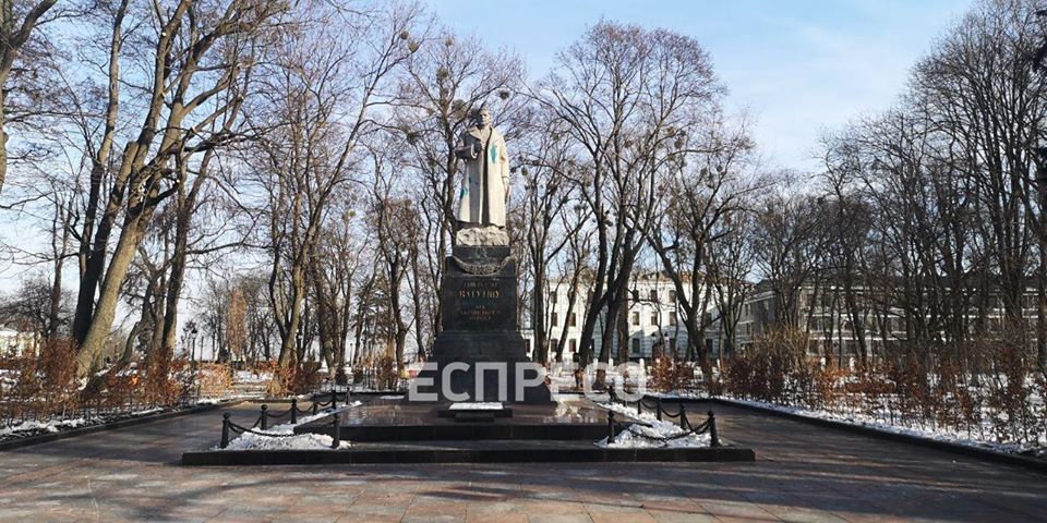 В Киеве поиздевались над памятником Ватутину