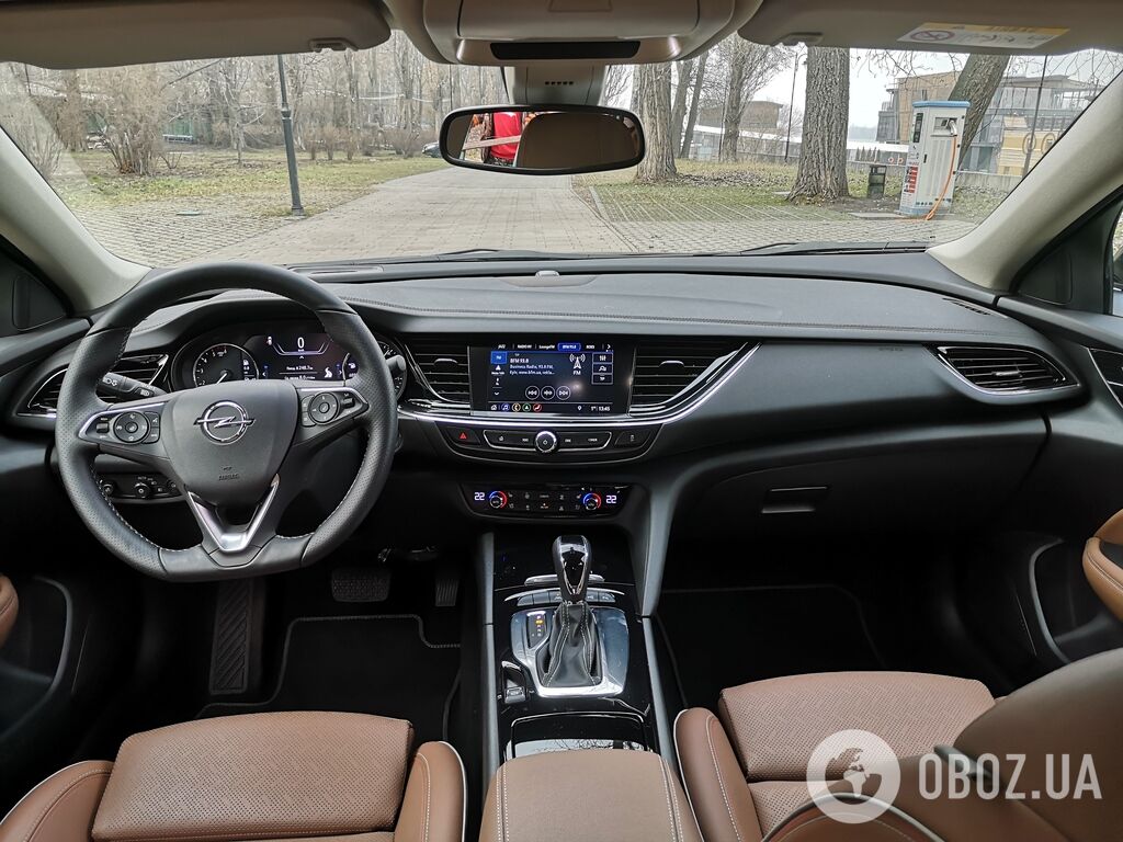 Opel Insignia має стильну зовнішність і елегантним інтер'єром