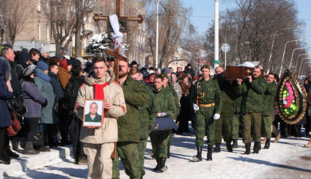 В "ЛНР" показали, как массово хоронят пособников оккупантов