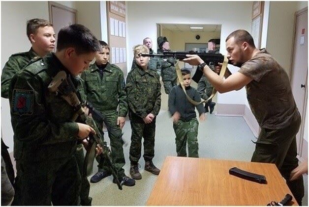 Військова підготовка дітей в РФ