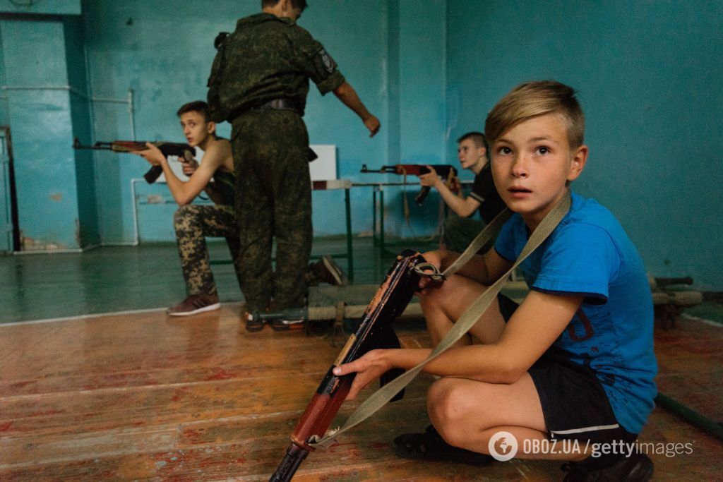 Військова підготовка малолітніх дітей терористами на Донбасі