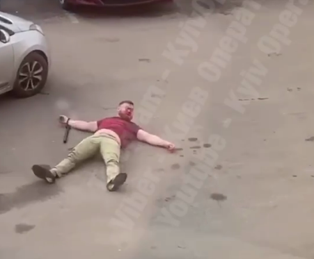 В Киеве среди улицы устроили кровавую драку