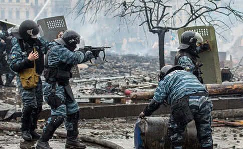 "Их обвиняют в расстрелах, а они гуляют по Киеву": почему вернулись беркутовцы и что будет дальше