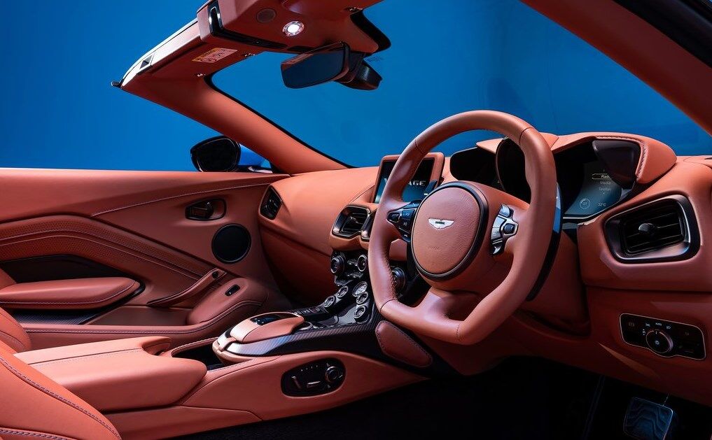 Інтер'єр – традиційно сильна риса автомобілів Aston Martin