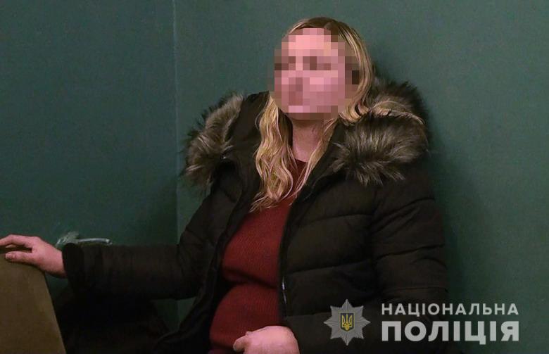 У метро Києва жінка ледь не викрала дитину