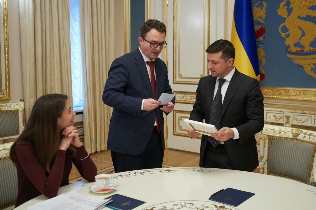 Зеленский встретился со своим представителем в Крыму