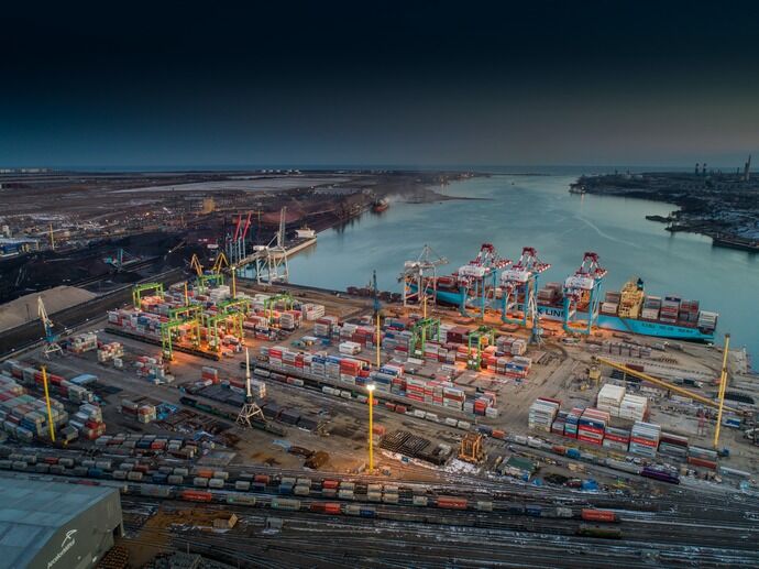 Найбільший портовий оператор світу придбав контрольний пакет акцій контейнерного терміналу ТІС