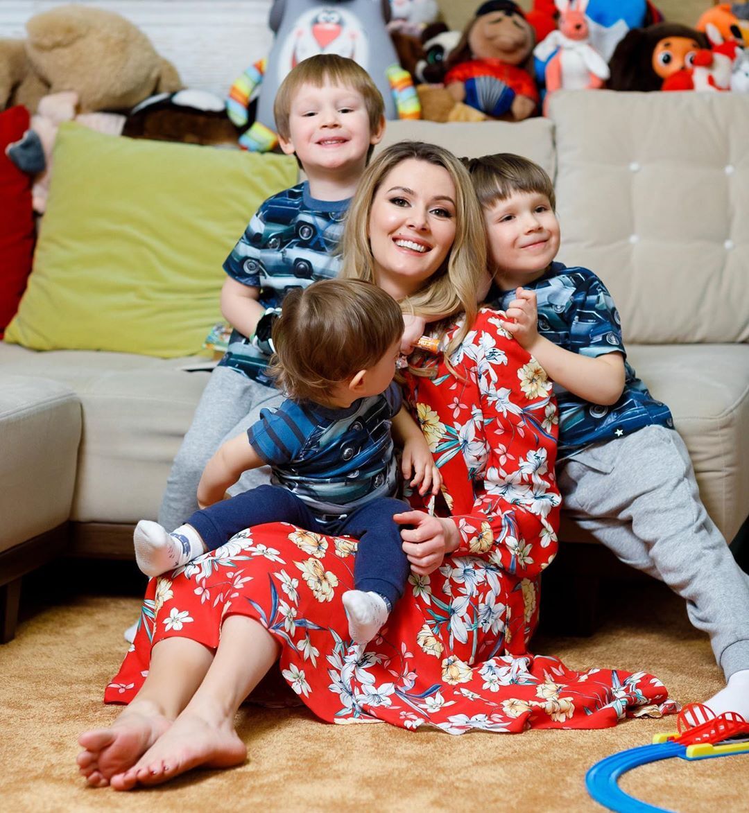 Марія Кожевнікова з дітьми