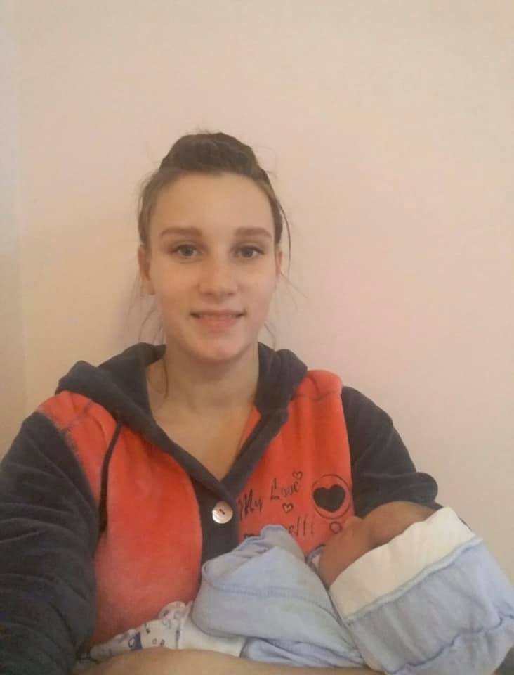 Дружина українського захисника Вікторія з новонародженим