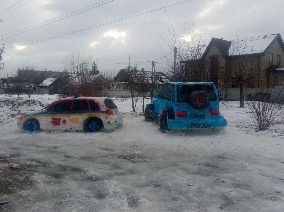 Поліцейські зробили фото на тлі "авто"