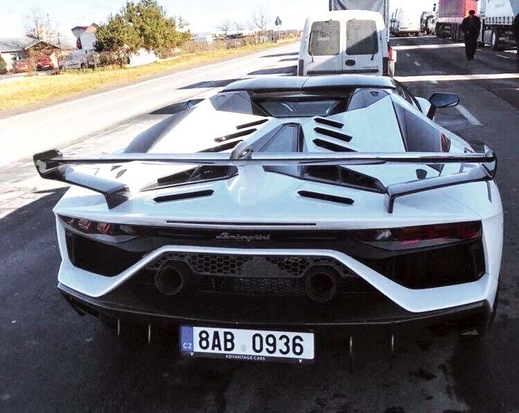 Lamborghini Aventador SVJ Roadster на польсько-українському кордоні