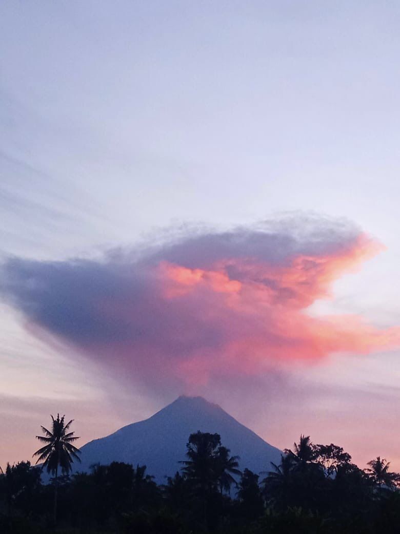 Прокинувся найактивніший вулкан Індонезії