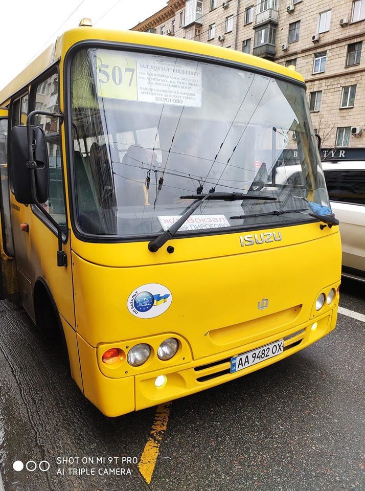 В Киеве водитель маршрутки попал в скандал из-за ребенка