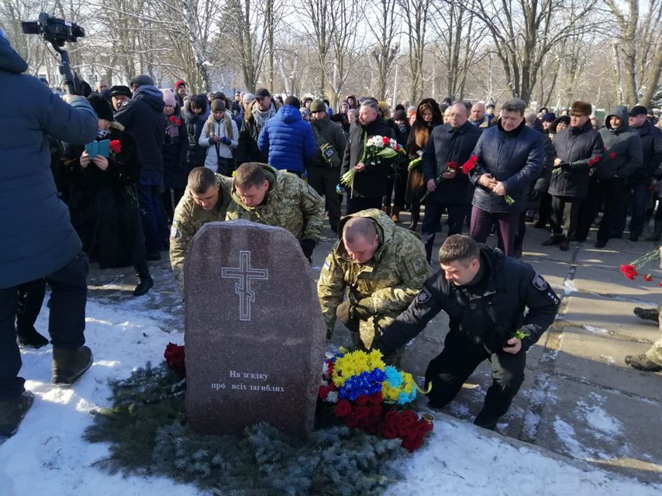 У Краматорську вшанували пам'ять загиблих внаслідок ракетного обстрілу аеродрому