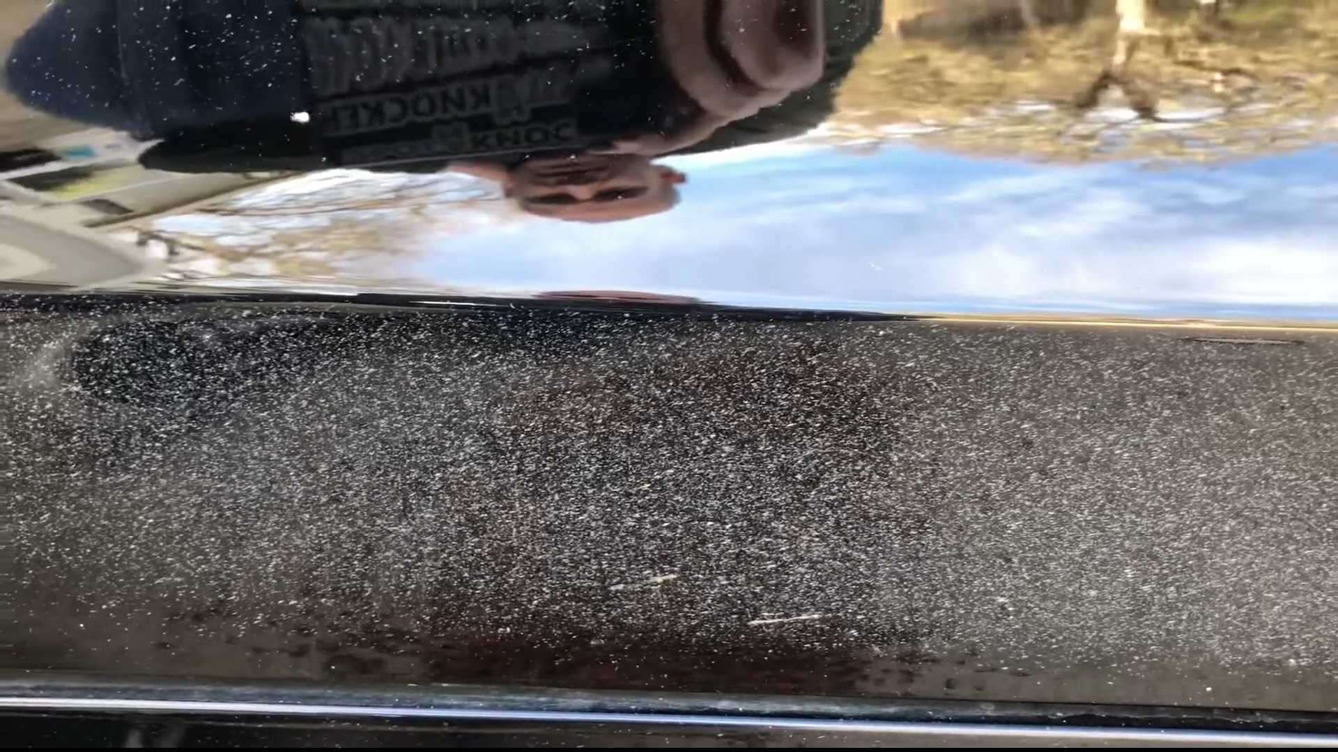 Знос лакофарбового покриття у Tesla Model 3
