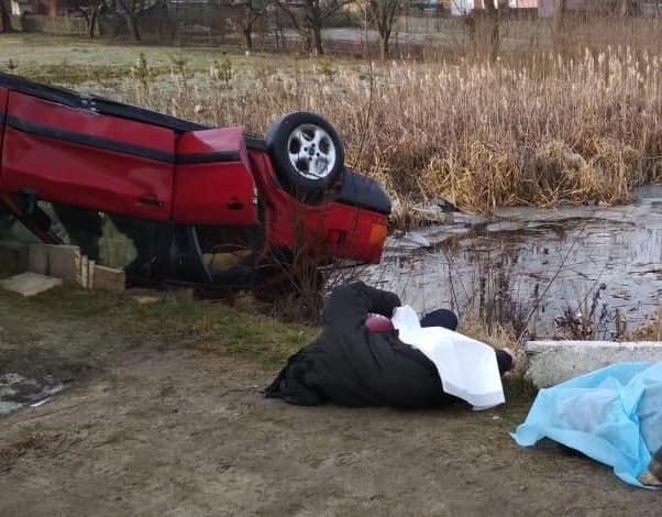 На Львовщине в водоеме нашли авто с 4 телами