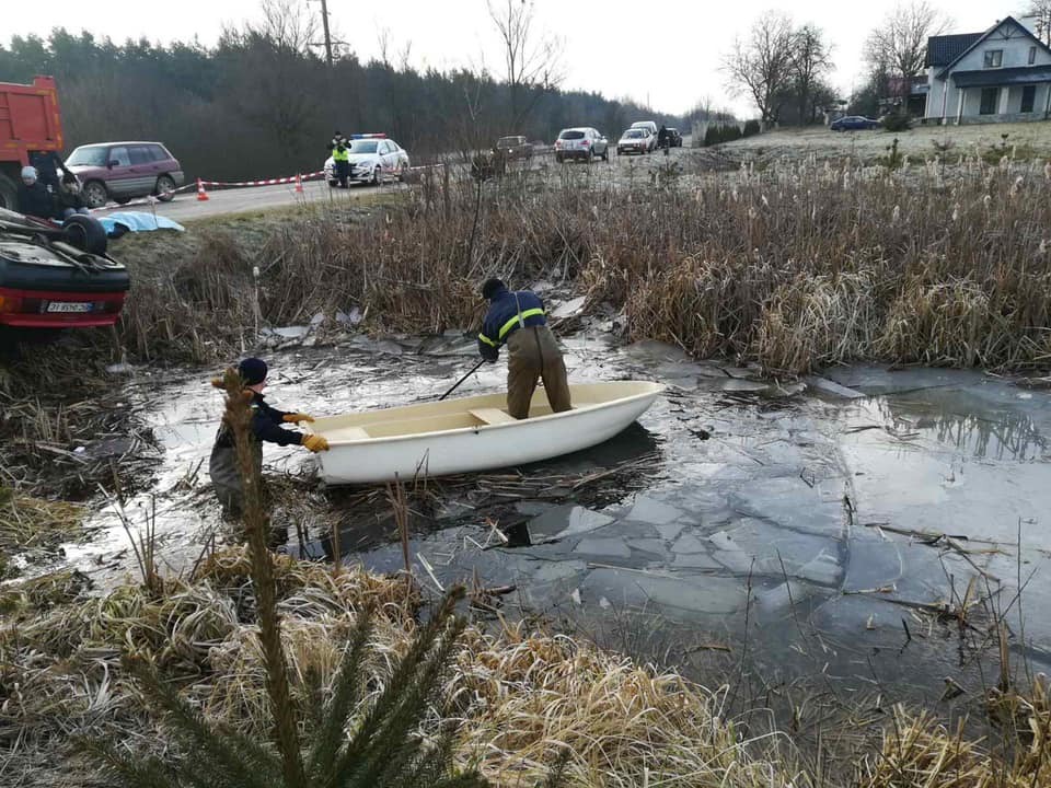 На Львовщине в водоеме нашли авто с 4 телами