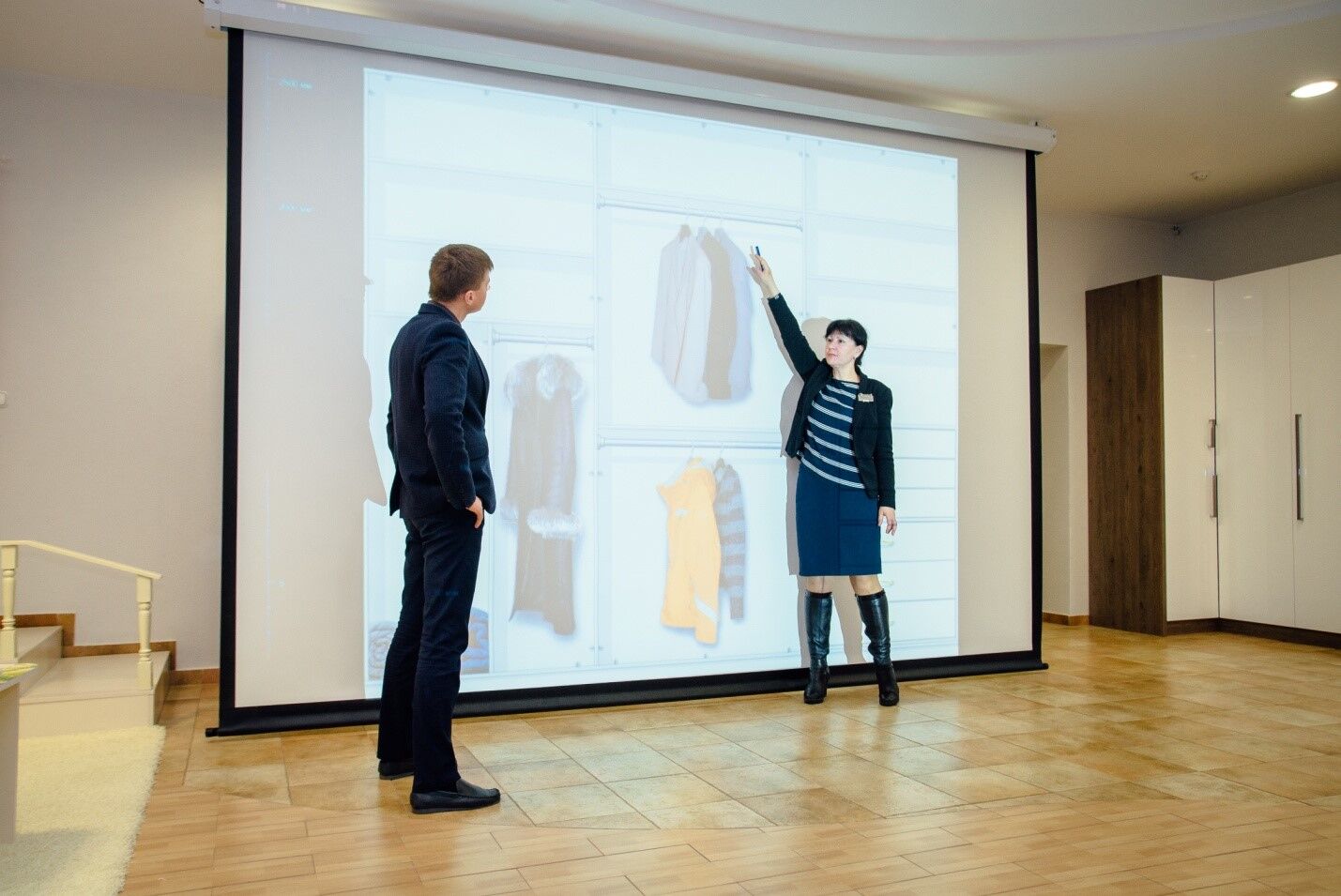 Українська компанія, яка проектує меблі завдяки звичайному проектору