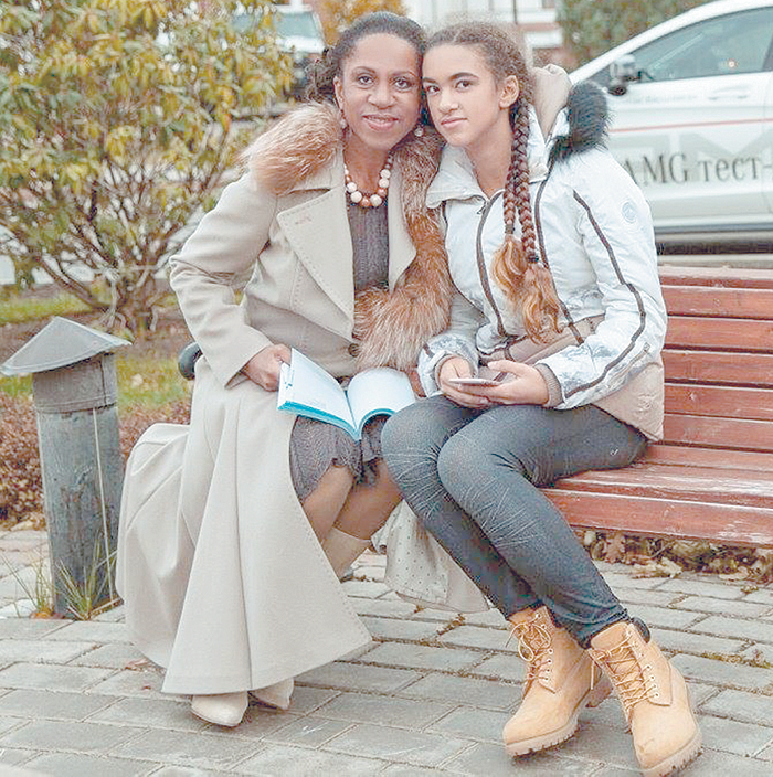Олена Ханга з дочкою