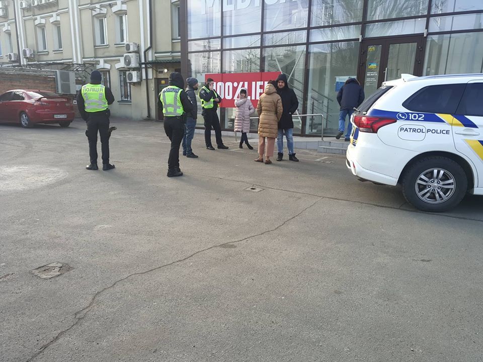 У Києві намагалися підірвати офіс організації "слуги народу"