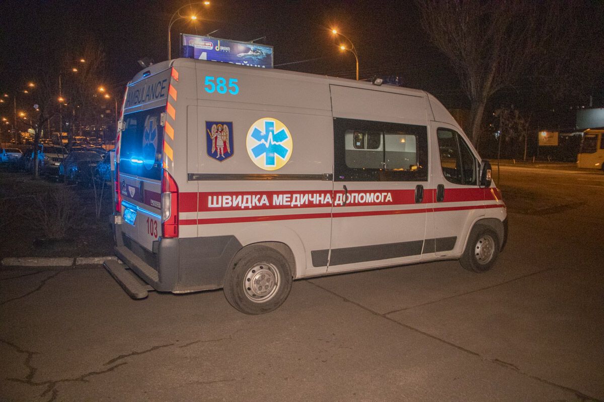 В Киеве из окна многоэтажки выбросился мужчина