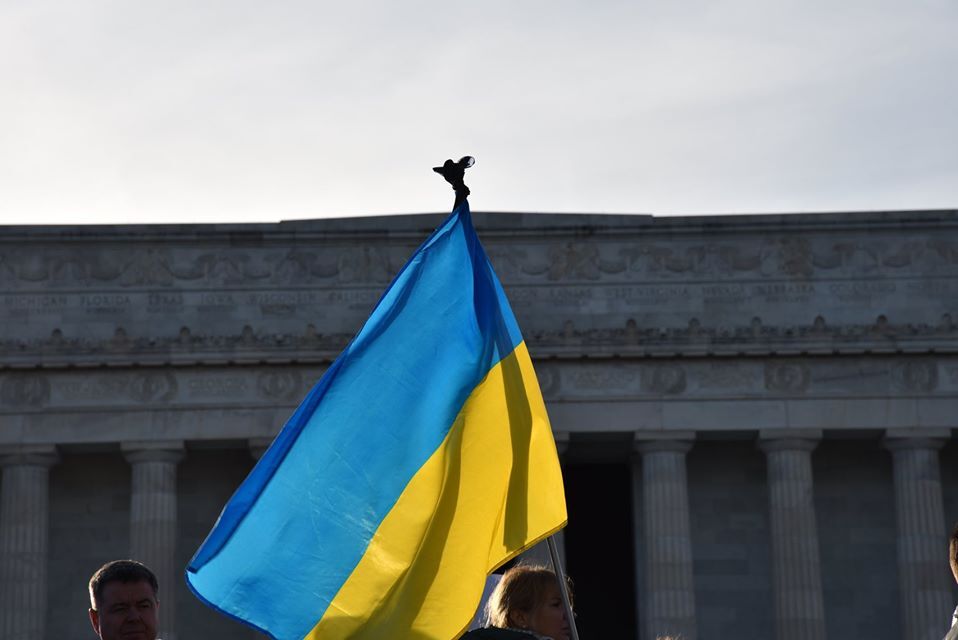 Флаг Украины в центре Вашингтона
