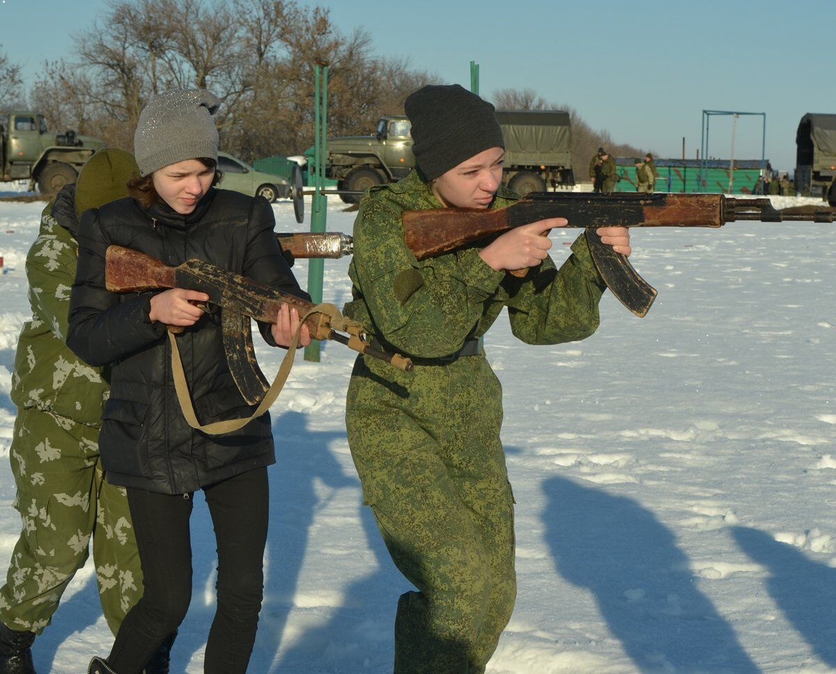 Террористы "ДНР" вооружают детей