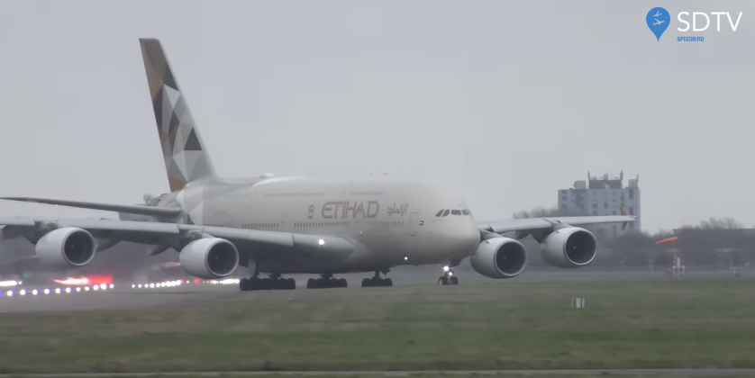 У Лондоні трапилася НП з найбільшим літаком у світі: приголомшливе відео