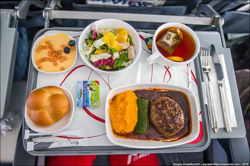 Стало известно, где готовят еду для пассажиров самолетов