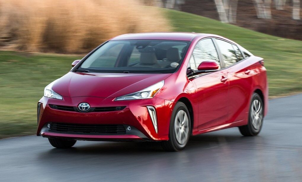 Гибриды Toyota являются компромиссом между бензином и электричеством