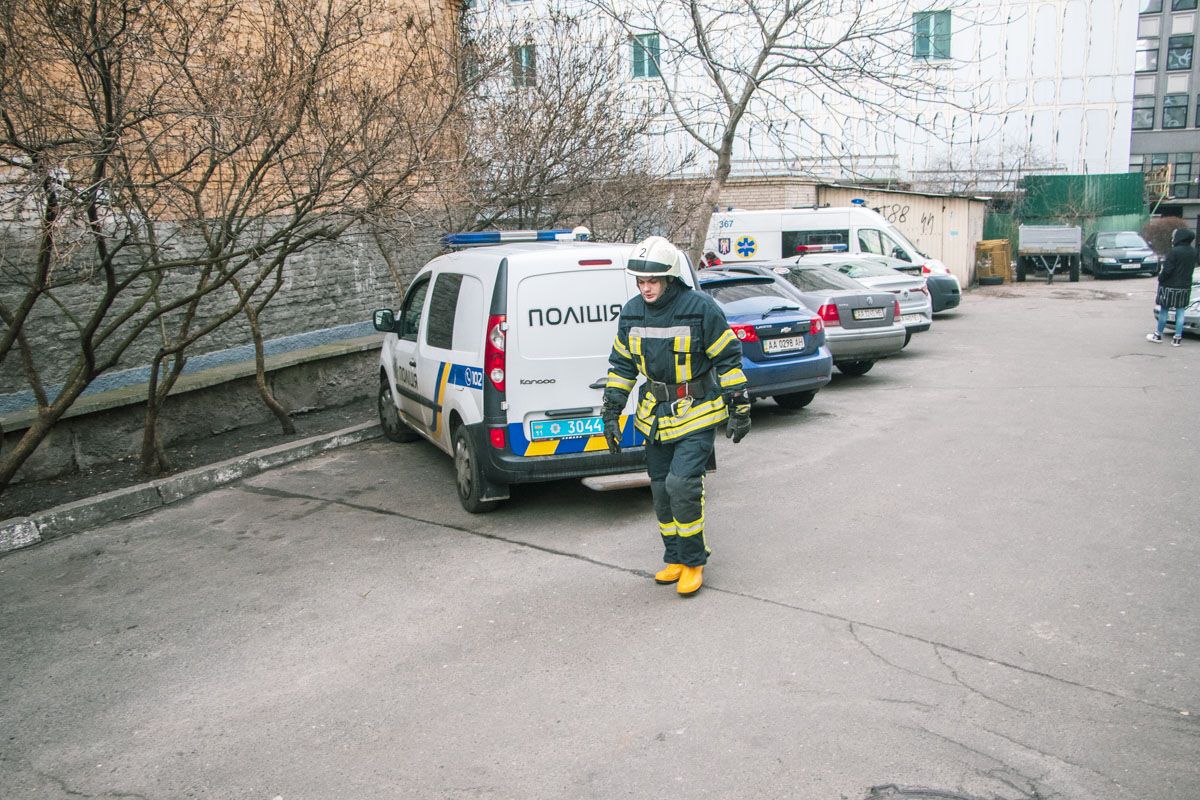 У Києві в підвалі знайшли труп і непритомного чоловіка