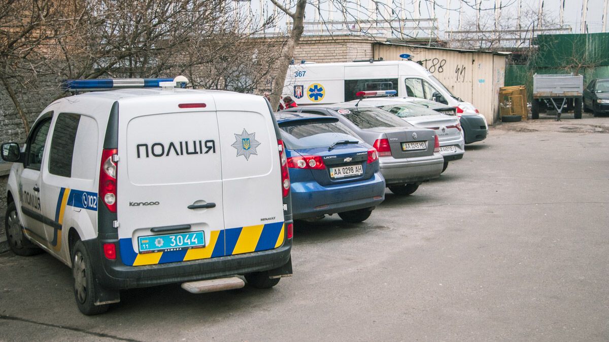 У Києві в підвалі знайшли труп і непритомного чоловіка