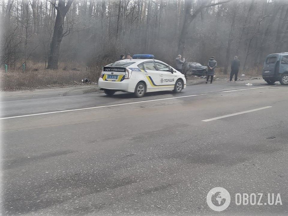Под Киевом лоб в лоб столкнулись два авто