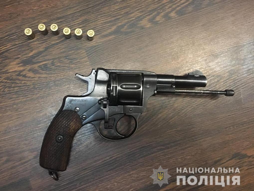 На Киевщине мужчина открыл хаотичную стрельбу