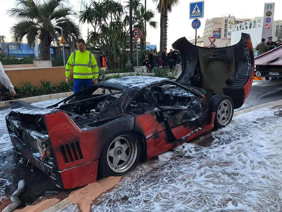 Сгоревший Ferrari F40