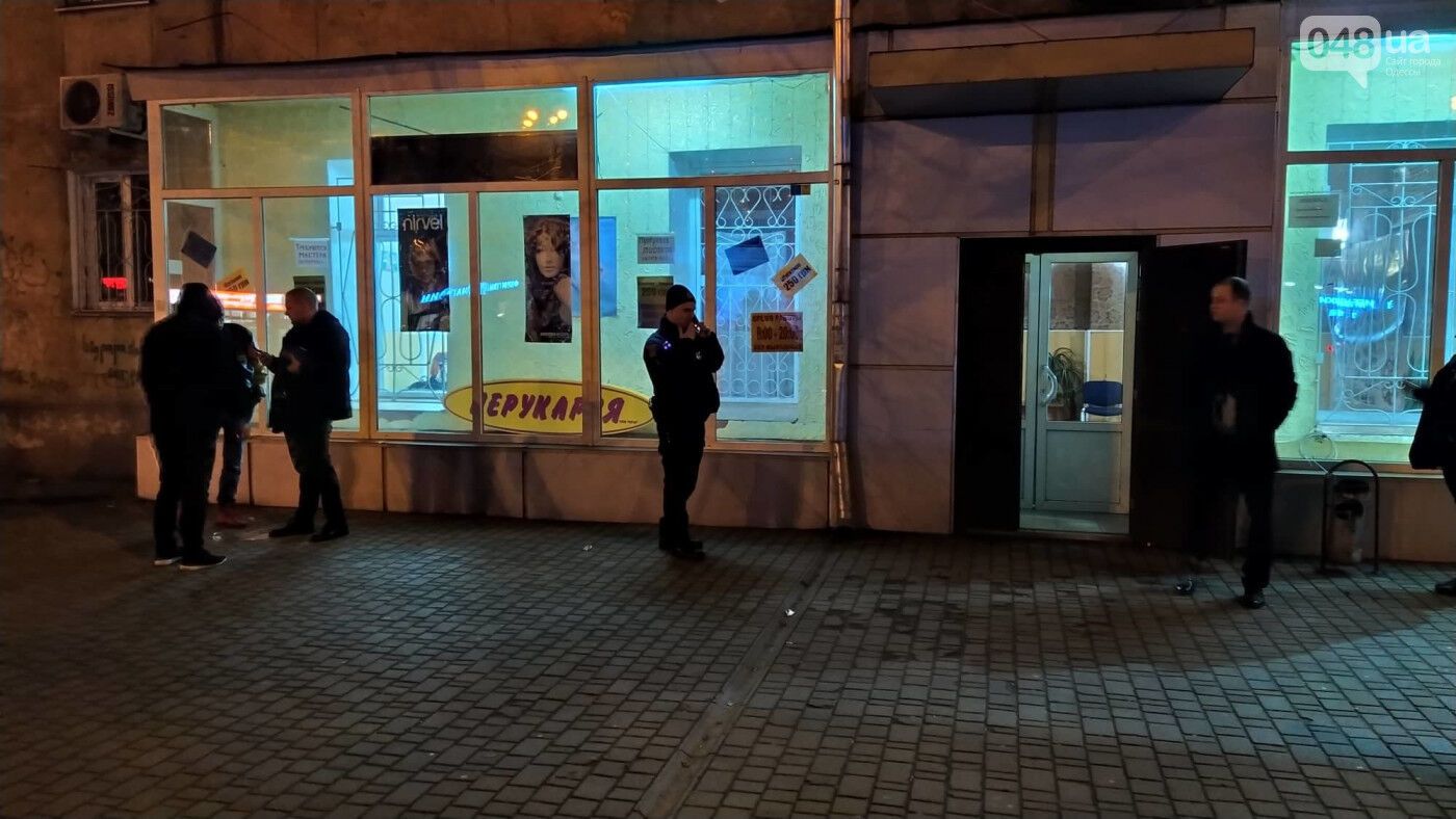 В Одессе подстрелили сотрудницу салона красоты