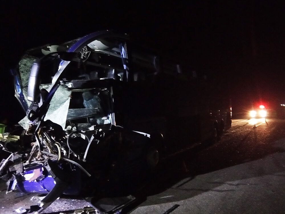 На трассе Одесса-Киев автобус влетел в грузовик