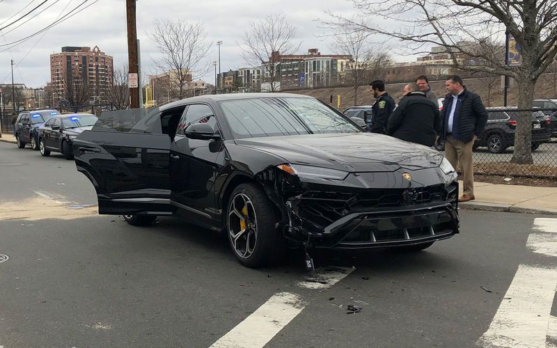 Разбитые Lamborghini Urus