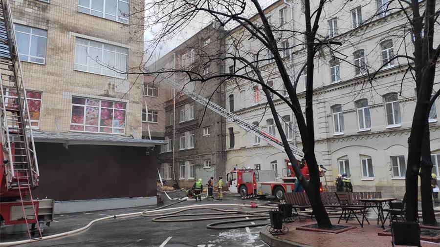 В России загорелся бизнес-центр: фото и видео
