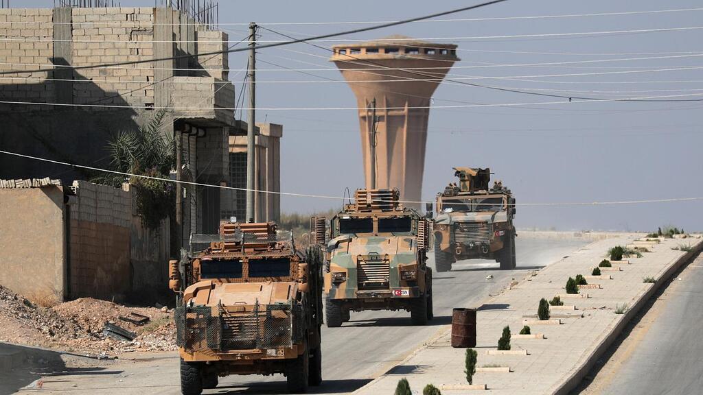 Пункт призначення невідомий: колона турецької техніки перетнула кордон Сирії
